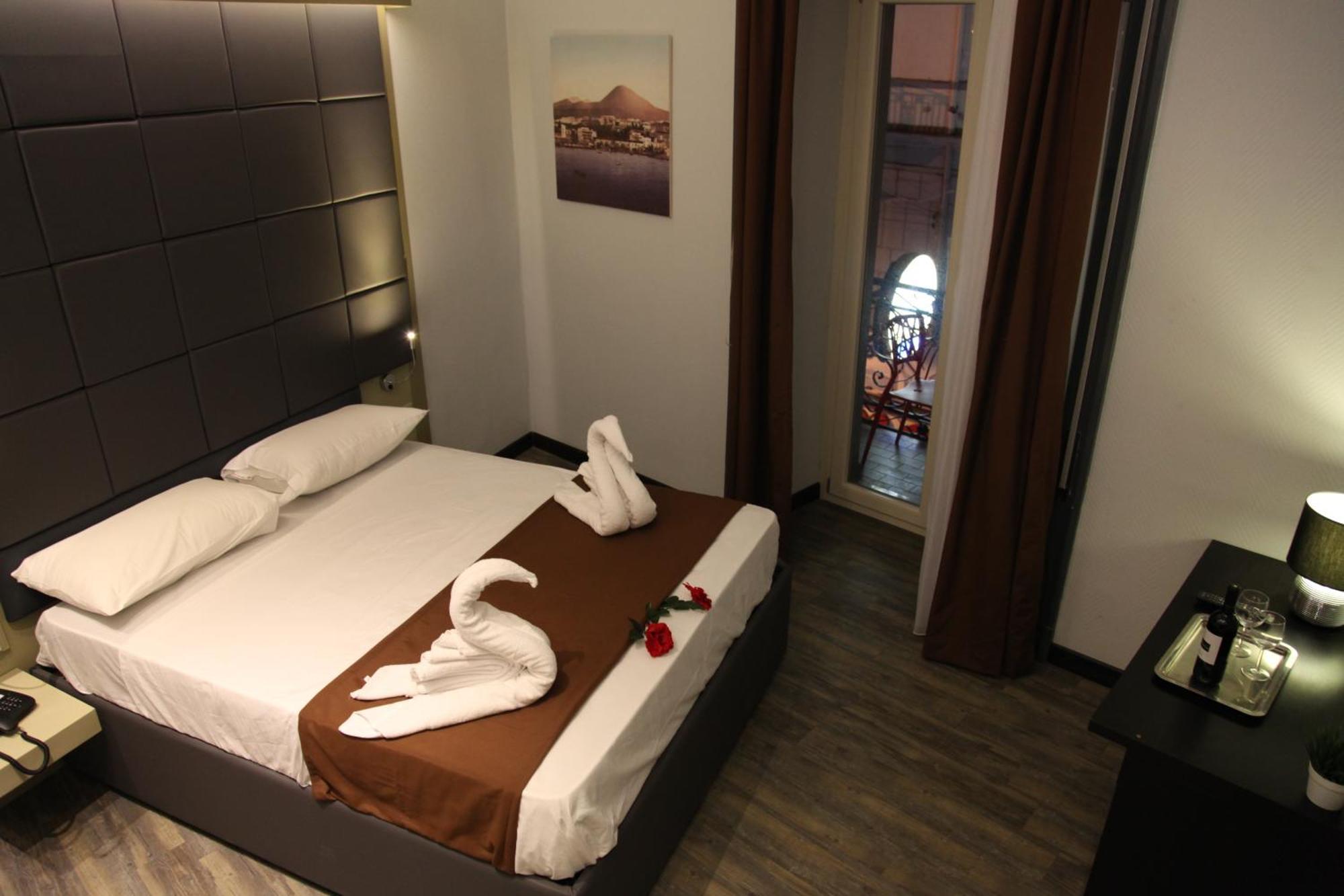Dolce Vita Rooms Nápoles Exterior foto